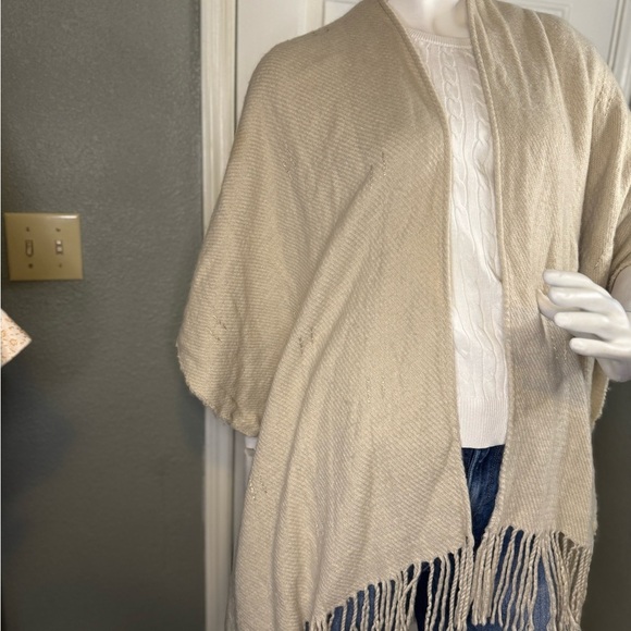 Universal Thread Women's Cream Cardigan. - Picture 5 of 10